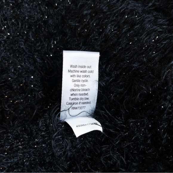 Jennifer Lopez Fuzzy T-Shirt - Picture 6 of 6